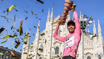 2017 Giro d&#039;Italia winner Tom Dumoulin pictured in front of Milan&#039;s Duomo.