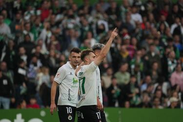 Iñigo Vicente las fabrica, Peque se las come