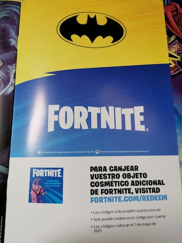 En la última página de cada cómic viene un código con la recompensa en cuestión. Se encuentra debajo de la pegatina de la llama de Fortnite