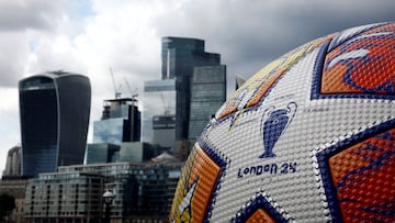 Soccer Football - Champions League - Final - Preview - London, Britain - May 30, 2024 General view of the skyline and a replica Champions League football Action Images via Reuters/John Sibley