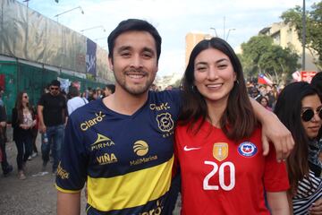 Hinchas de distintos clubes llegaron hasta Plaza Italia para ser parte de la manifestación más masiva. Hasta los archirrivales se tomaron fotografías juntos.