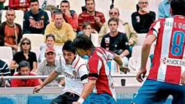<b>SIN RIVAL. </b>El Valencia dominó de cabo a rabo desde el primer gol. En la imagen, Villa centra el balón que posteriormente Seitaridis acabaría introduciendo en su portería.