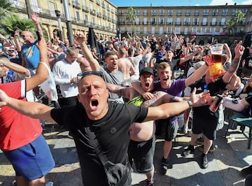 Bilbao ya acoge a los primeros aficionados del Tottenham y Manchester United, que disputarán la final de la Europa League en San Mamés. La ciudad vive un ambiente vibrante, con la final como protagonista en calles.