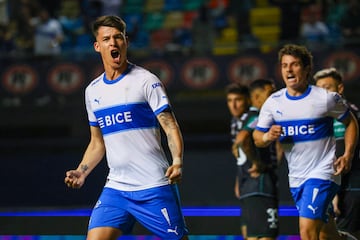 Alfred Canales celebra su gol ante Deportes Copiapó.