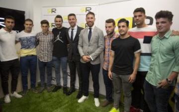 La inauguración de RR Soccer Management Agency en Sevilla contó con la presencia de Sergio Ramos y numerosas personalidades del mundo del fútbol.