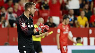Solo Vaclik y Sergi Gómez juegan más que Banega en el Sevilla