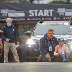 Van Vleuten sufre fractura de codo y es duda para la ruta
