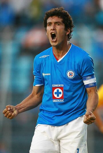  Jugó en Cruz Azul del 2007 al 2010.