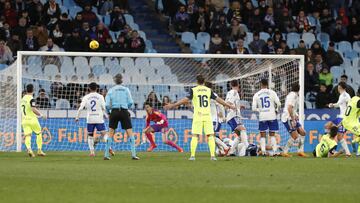 El lanzamiento de falta de Morcillo que supuso el gol de la victoria del Amorebieta en La Romareda en la temporada 2023-24.