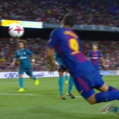 'Piscinazo' de Luis Suárez en el gol de penalti de Messi