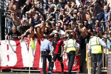 GOL  Larrivey (Rayo Vallecano) celebra el 0-2 con LOS SEGUIDORES