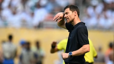 Real Madrid's Spanish coach Xabi Alonso gestures during the FIFA Club World Cup 2025 Group H football match between Spain's Real Madrid and Saudi's Al-Hilal at the Hard Rock stadium in Miami on June 18, 2025. (Photo by Patricia DE MELO MOREIRA / AFP)