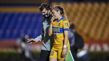 (L-R) ROBERTO MEDINA COACH AND KATTY MARTINEZ OF TIGRES during the game Tigres UANL vs Guadalajara, corresponding to day 17 of the Liga BBVA MX Femenil Apertura Guard1anes 2020, at Universitario Stadium, on November 20, 2020.
<br><br>
(I-D), ROBERTO MEDINA DT Y KATTY MARTINEZ DE TIGRES durante el partido Tigres UANL vs Guadalajara, correspondiente a la jornada 17 de la Liga BBVA MX Femenil Apertura Guard1anes 2020, en el Estadio Universitario , el 20 de Noviembre de 2020.