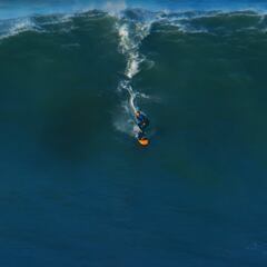 La primera vez de Laura Coviella en Nazaré: vídeo completo