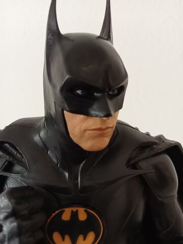 Batman de Michael Keaton en The Flash por McFarlane Toys