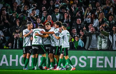 아르나이즈는 과신한 레이싱에 맞서 장갑을 꺼냈다