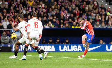 El argentino hizo un gol típico suyo. Presión alta, robo y disparo milimétrico al sitio imposible para el portero rival. Siempre aporta algo tanto en ataque como en defensa.