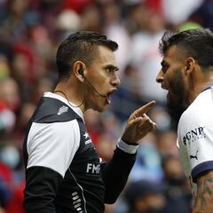 Sexta ocasión en el torneo que Chivas se ve envuelto en decisiones del VAR