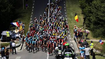 El pelotón del Tour de Francia 2017 durante la cuarta etapa.