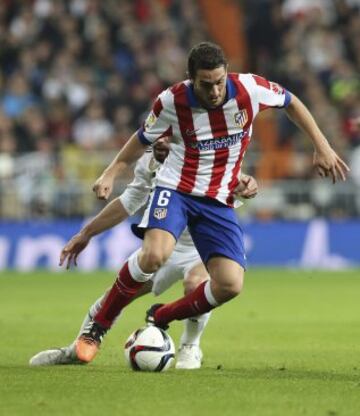 Koke con el balón.
