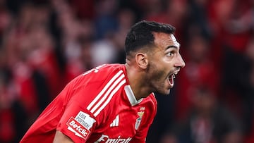 Lisbon (Portugal), 10/11/2024.- Benfica's Vangelis Pavlidis celebrates the 3-1 goal during the First League Soccer match between Benfica and FC Porto, in Lisbon, Portugal, 10 November 2024. (Lisboa) EFE/EPA/RODRIGO ANTUNES