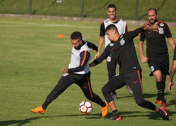 Corinthians ya se adapta a la altura de Bogotá