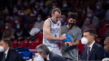 Rousselle, tras lesionarse en el Buesa