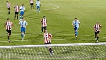 <b>PENALTI. </b>David López marcó desde los once metros el gol que daba el triunfo a los rojiblancos.