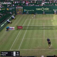 Lo más surrealista de siempre en el tenis: Paire pierde la raqueta y pasa esto