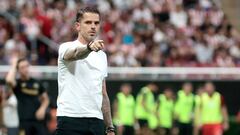 Guadalajara's Argentine coach Fernando Gago gestures during the Mexican Clausura tournament quarterfinal first leg football match between Guadalajara and Toluca at the Akron stadium in Zapopan, near Guadalajara, Jalisco State, Mexico, on May 8, 2024. (Photo by ULISES RUIZ / AFP)