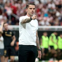 Fernando Gago sigue de cerca los pasos de Veljko Paunovic