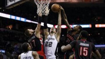 Tiago Splitter ante Valanciunas.