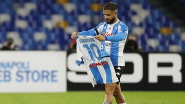 Soccer Football - Serie A - Napoli v AS Roma - Stadio San Paolo, Naples, Italy - November 29, 2020 Napoli's Lorenzo Insigne celebrates scoring their first goal while paying tribute to Diego Maradona REUTERS/Ciro De Luca