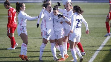 Las jugadoras del Real Madrid celebran el gol de Kaci ante el Sevilla. 