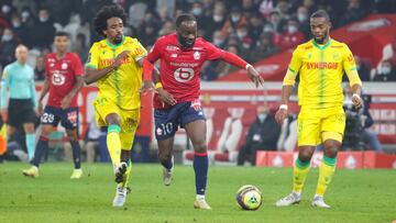 Duel Jonathan IKONE 10 LOSC and Samuel MOUTOUSSAMY 18 Nantes during the French championship Ligue 1 football match between LOSC Lille and FC Nantes on November 27, 2021 at Pierre Mauroy stadium in Villeneuve-d'Ascq near Lille, France - Photo Laurent