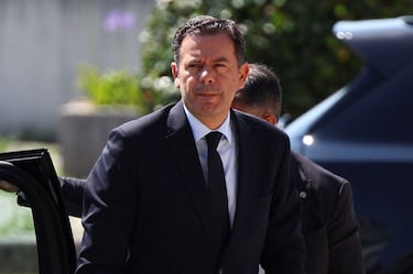 El primer ministro de Portugal, Luis Montenegro, llegando a la Capilla de la Resurrección.