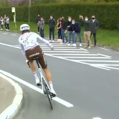 La UCI suaviza las sanciones para los que tiren bidones