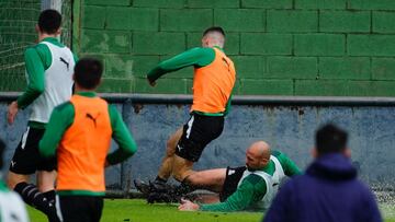 Unai Medina se incorpora al grupo y Bustos descansa
