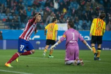 Héctor celebra el 1-1.