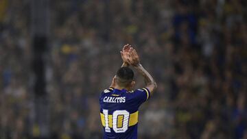 Argentina&#039;s Boca Juniors forward Carlos Tevez salute the supporters after winning the Copa Libertadores group H football match against Colombia&#039;s Independiente Medellin at La Bombonera stadium, in Buenos Aires, on March 10, 2020. (Photo by JUAN MABROMATA / AFP)