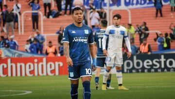 Roger Martínez en un partido de Racing.