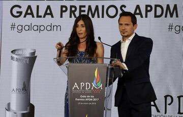 Los presentadores de la gala Lourdes García Campos y Javier Callejo.