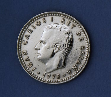 Ahora nos parece imposible, pero, en 1975 la moneda de curso legal en España era la desaparecida peseta. Se aprobó su uso en 1868 	y estuvo vigente hasta 2002, año de introducción del euro.