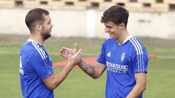 Alejandro Franc&eacute;s, junto a Vada, en un entrenamiento.