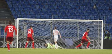 1-0. Remo Freuer marcó el lrimer gol.