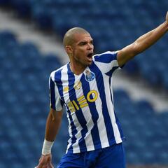 Pepe renueva con el Oporto hasta 2023