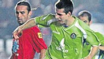 <b>IMPOTENCIA GRANA. </b>Bizzarri y Llera se tiran a por todas en una ataque del Getafe encabezado por Casquero, que marcó un tanto.