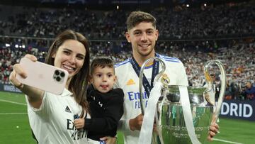 PARIS, FRANCE - MAY 28: Federico Valverde of Real Madrid celebrates with partner Mina Bonino after their sides victory during the UEFA Champions League final match between Liverpool FC and Real Madrid at Stade de France on May 28, 2022 in Paris, France. (Photo by Alexander Hassenstein - UEFA/UEFA via Getty Images)