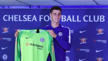 ARA1. LONDRES (REINO UNIDO), 09/08/2018.- El portero español del Chelsea, Kepa Arrizabalaga, posa para los fotógrafos durante su presentación en el estadio de Stamford Bridge, en Londres, Reino Unido, hoy, 9 de agosto de 2018. Arrizab