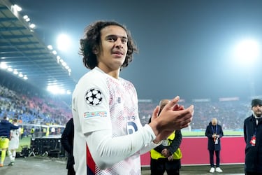 ريال مدريد يتابعه بالفعل، وهو يتولى مسؤوليات غير معتادة للاعب في السابعة عشرة من عمره. أيوب بوادي هو أحد أبرز نجوم ليل هذا العام. ومن المتوقع أن يكون اللاعب المحوري الصفقة الكبرى القادمة من أكاديمية الشباب الفرنسية العريقة.